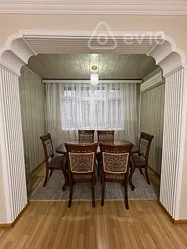 Kirayə verilir 4 otaqlı köhnə tikili 90 m²