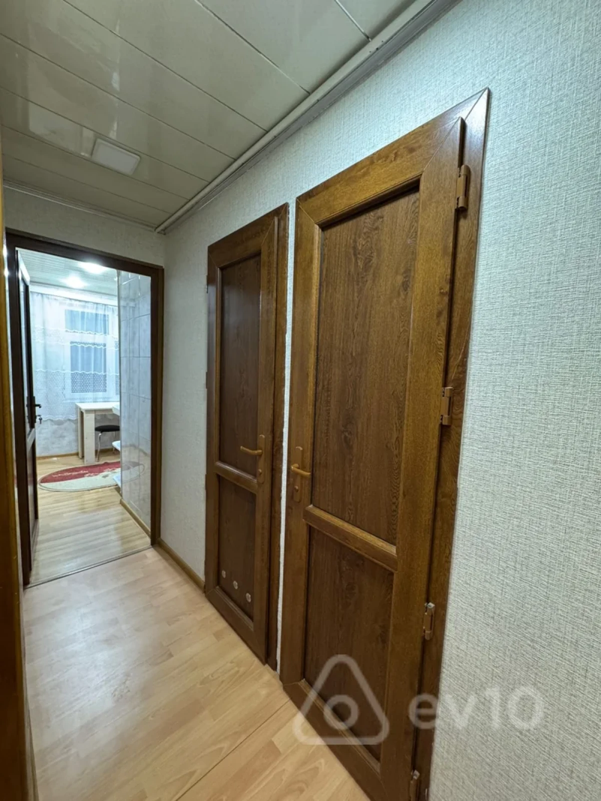 Kirayə verilir 4 otaqlı köhnə tikili 90 m²