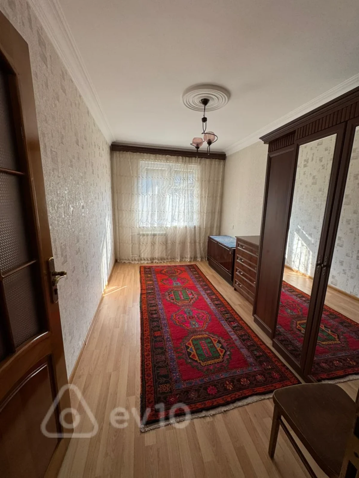 Kirayə verilir 4 otaqlı köhnə tikili 90 m²