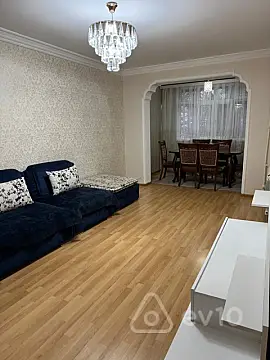 Kirayə verilir 4 otaqlı köhnə tikili 90 m²