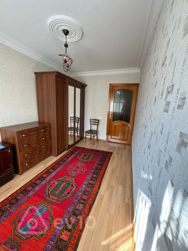 Kirayə verilir 4 otaqlı köhnə tikili 90 m²