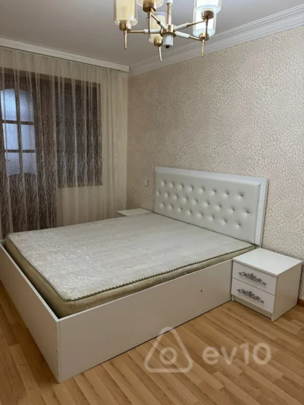Kirayə verilir 4 otaqlı köhnə tikili 90 m²