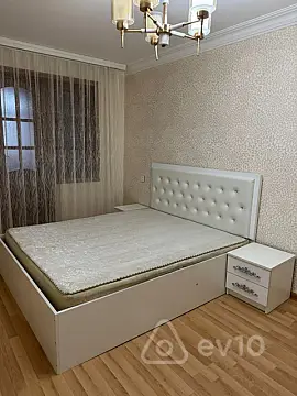 Kirayə verilir 4 otaqlı köhnə tikili 90 m²