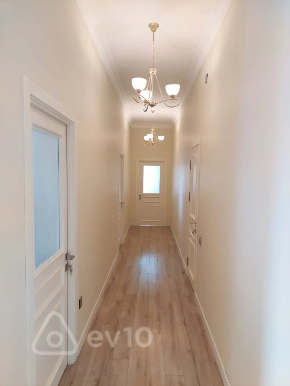 Kirayə verilir 3 otaqlı yeni tikili 145 m²