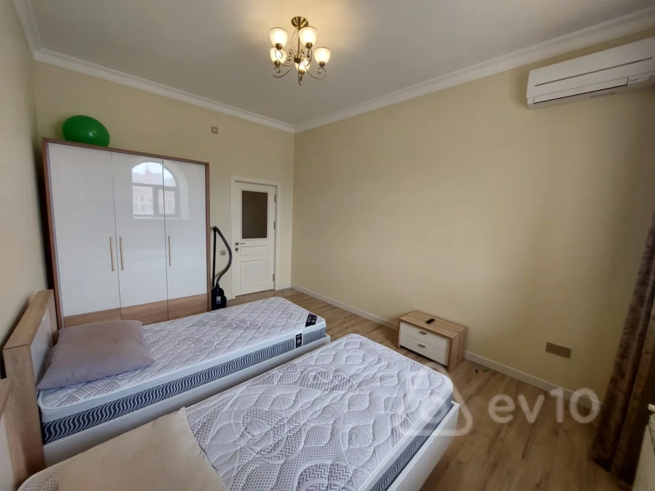 Kirayə verilir 3 otaqlı yeni tikili 145 m²