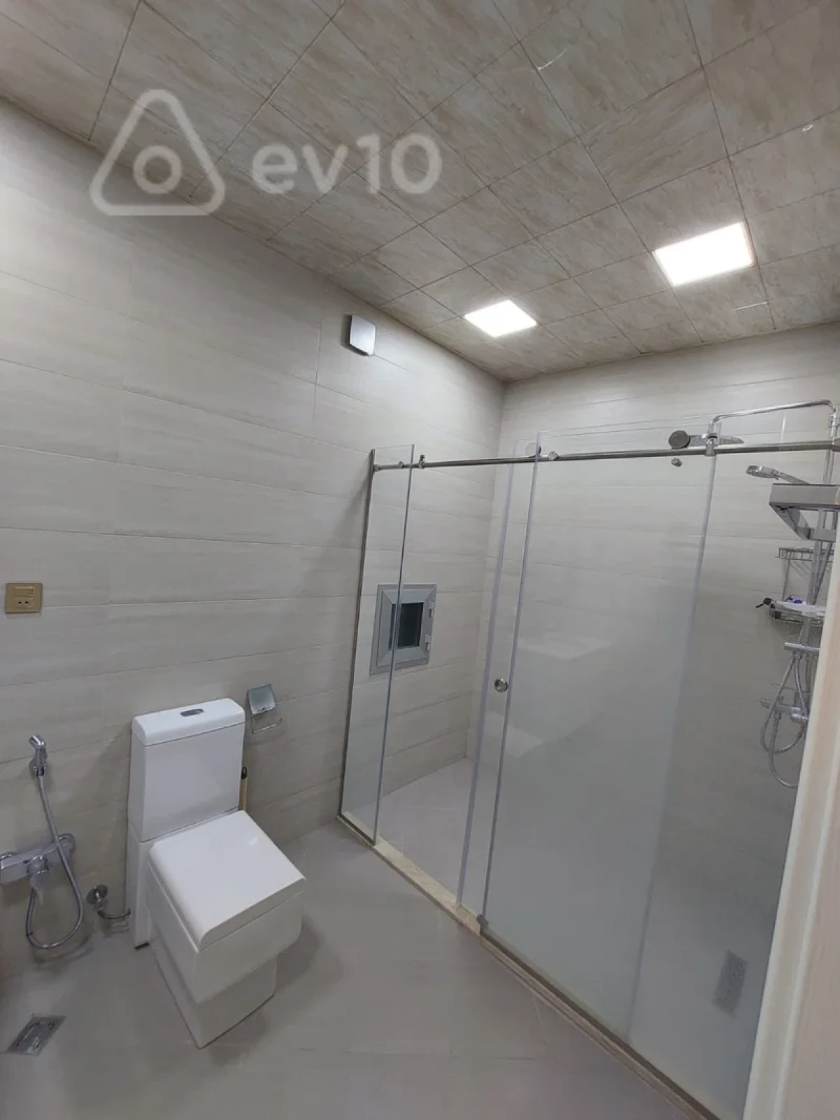Kirayə verilir 3 otaqlı yeni tikili 145 m²