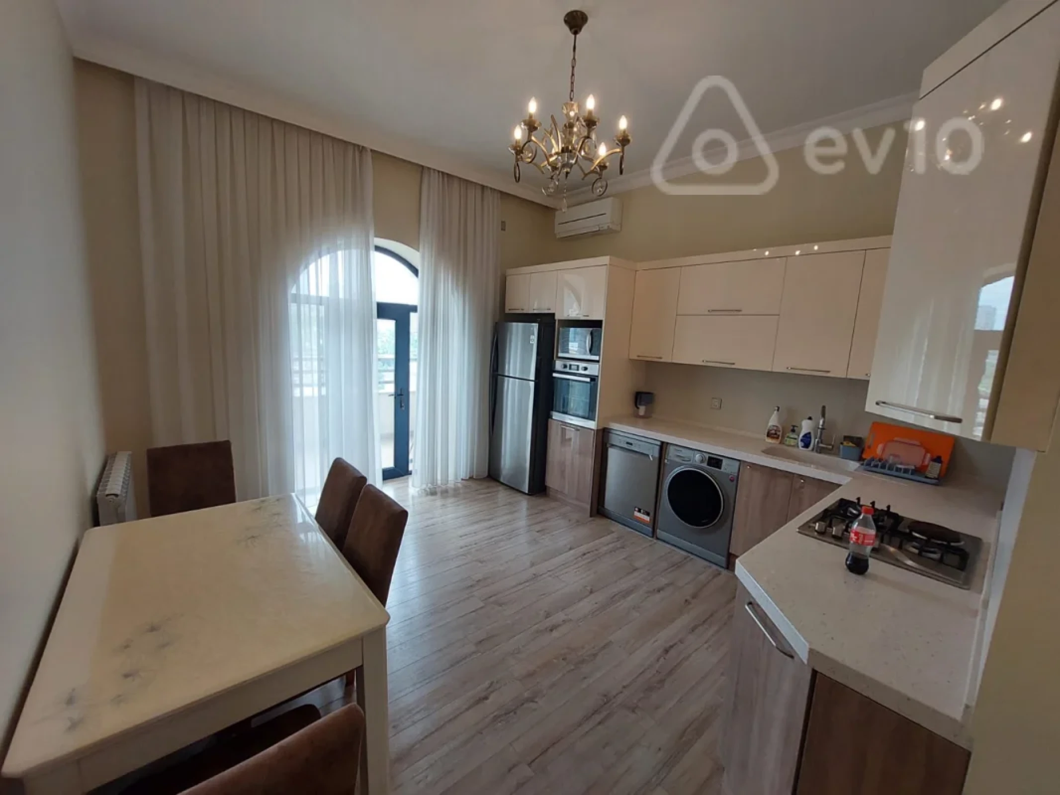 Kirayə verilir 3 otaqlı yeni tikili 145 m²