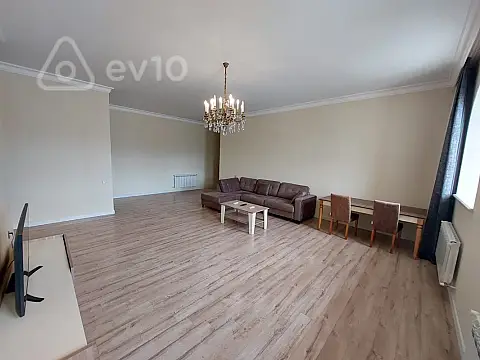 Kirayə verilir 3 otaqlı yeni tikili 145 m²
