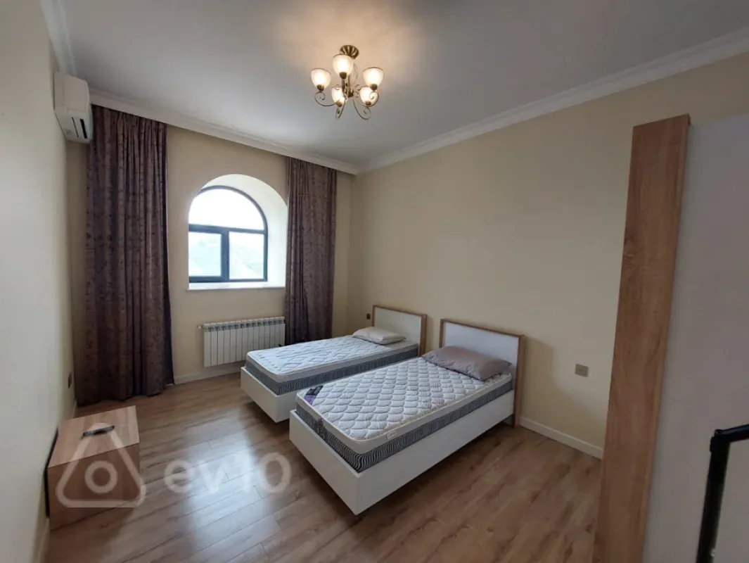 Kirayə verilir 3 otaqlı yeni tikili 145 m²