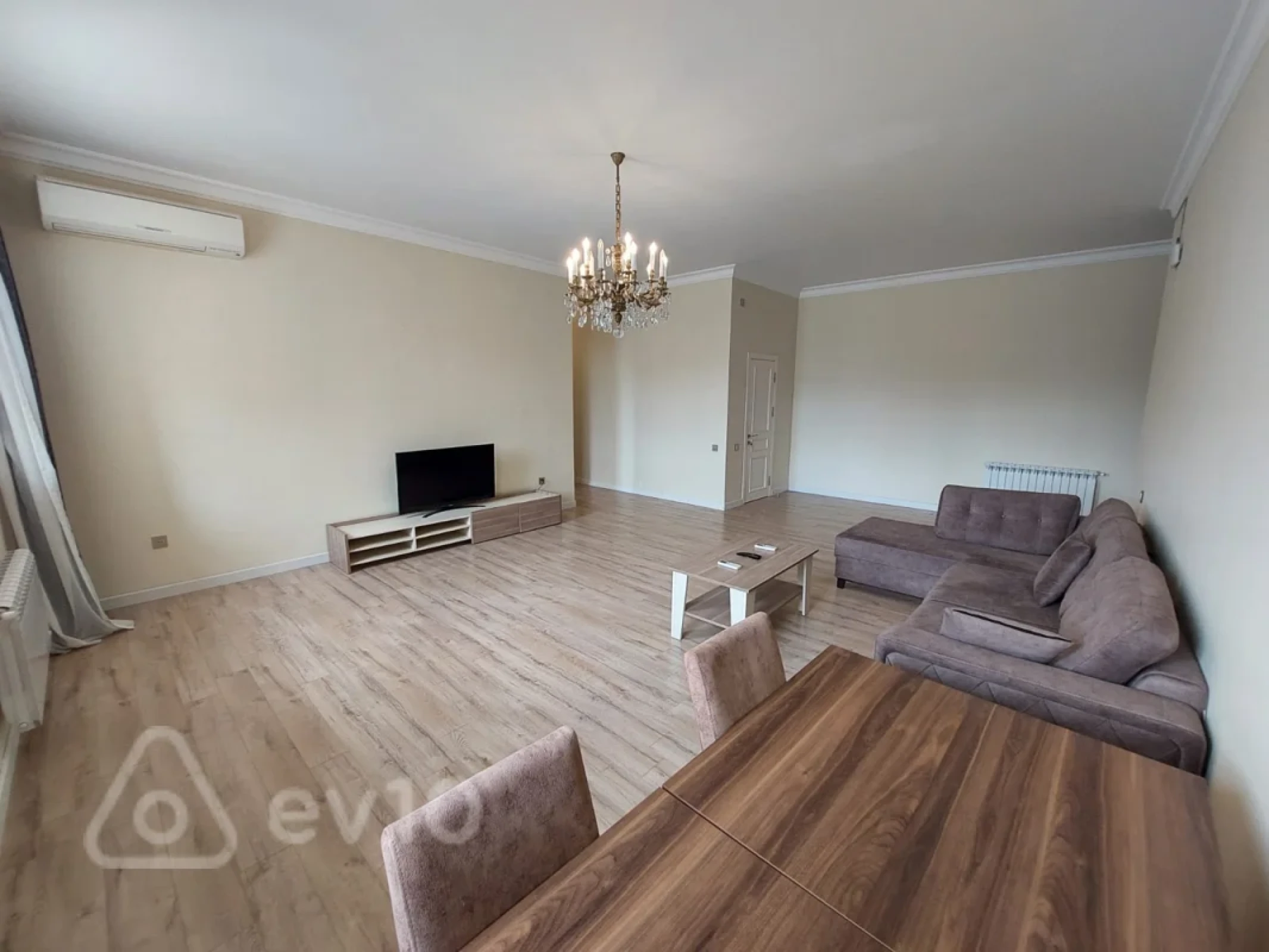 Kirayə verilir 3 otaqlı yeni tikili 145 m²