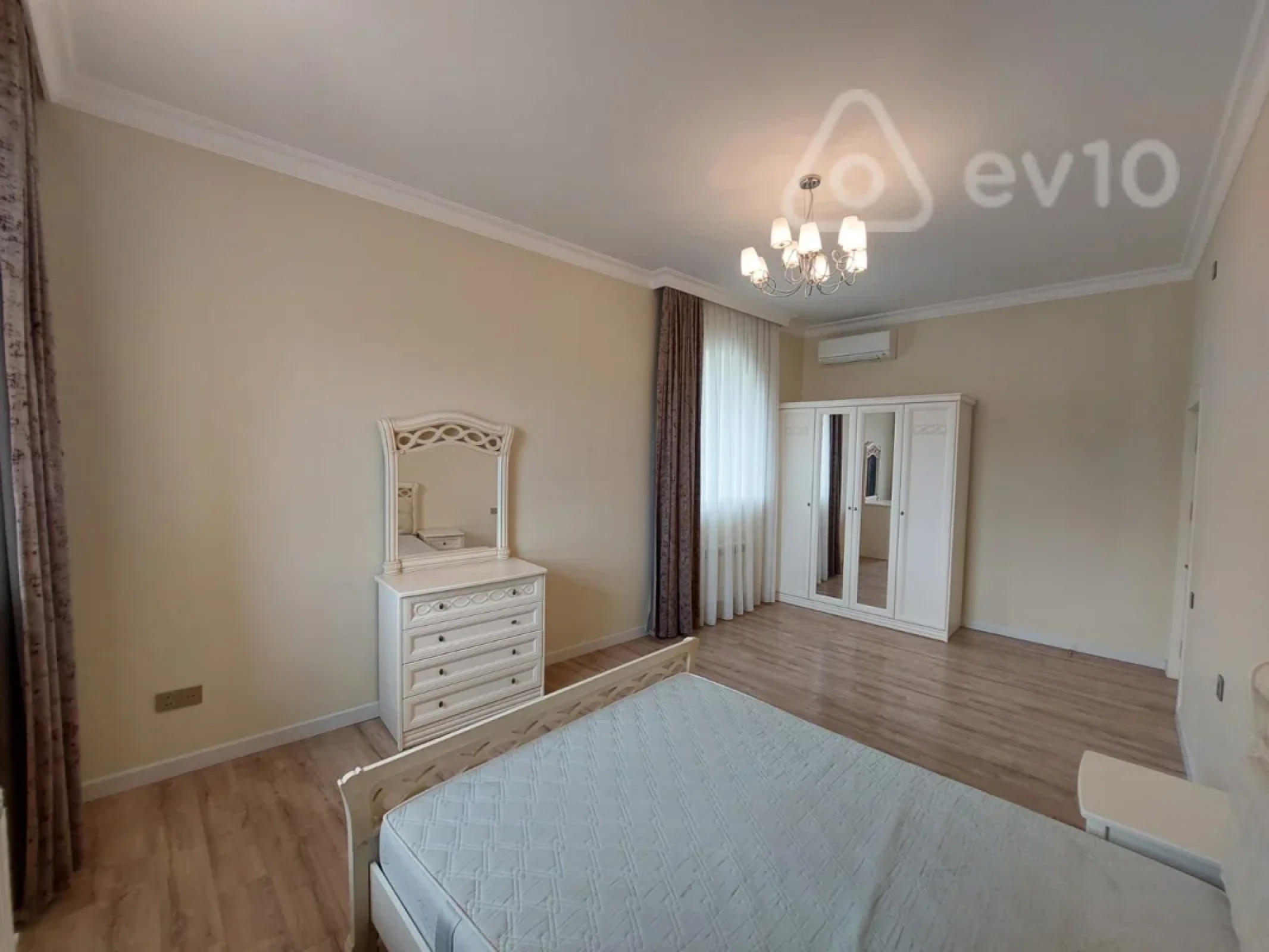 Kirayə verilir 3 otaqlı yeni tikili 145 m²