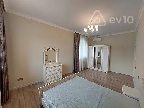 Kirayə verilir 3 otaqlı yeni tikili 145 m²