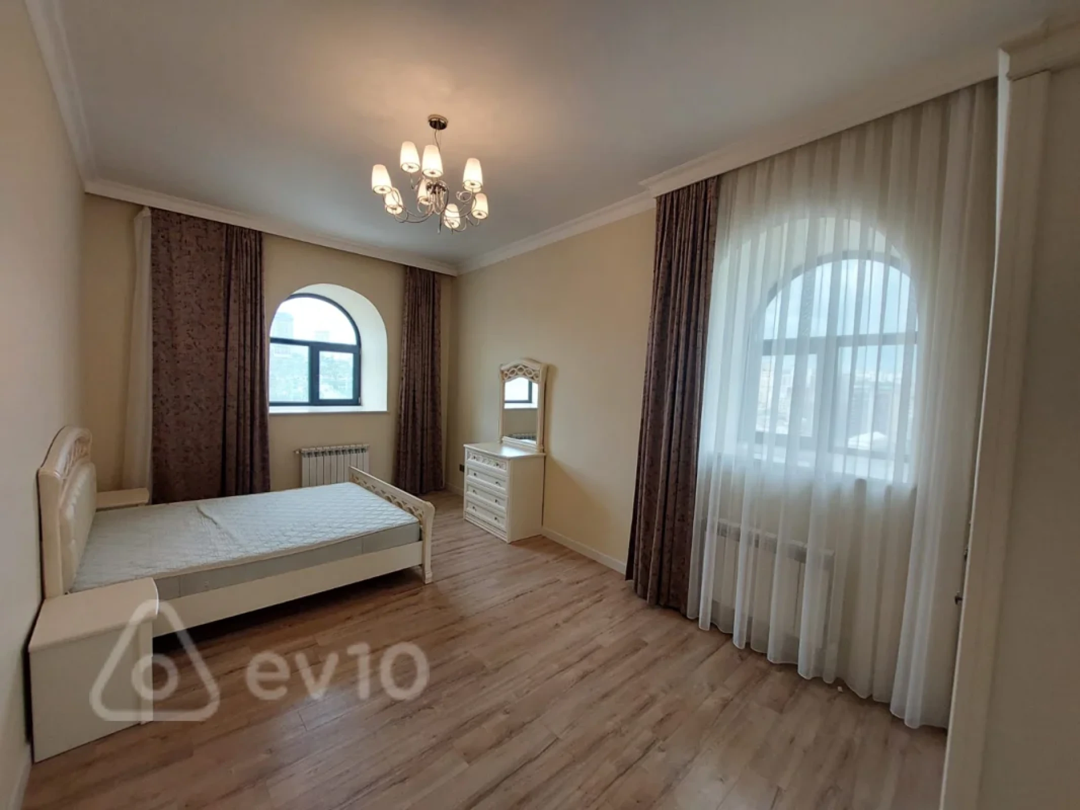 Kirayə verilir 3 otaqlı yeni tikili 145 m²