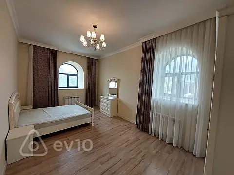 Kirayə verilir 3 otaqlı yeni tikili 145 m²