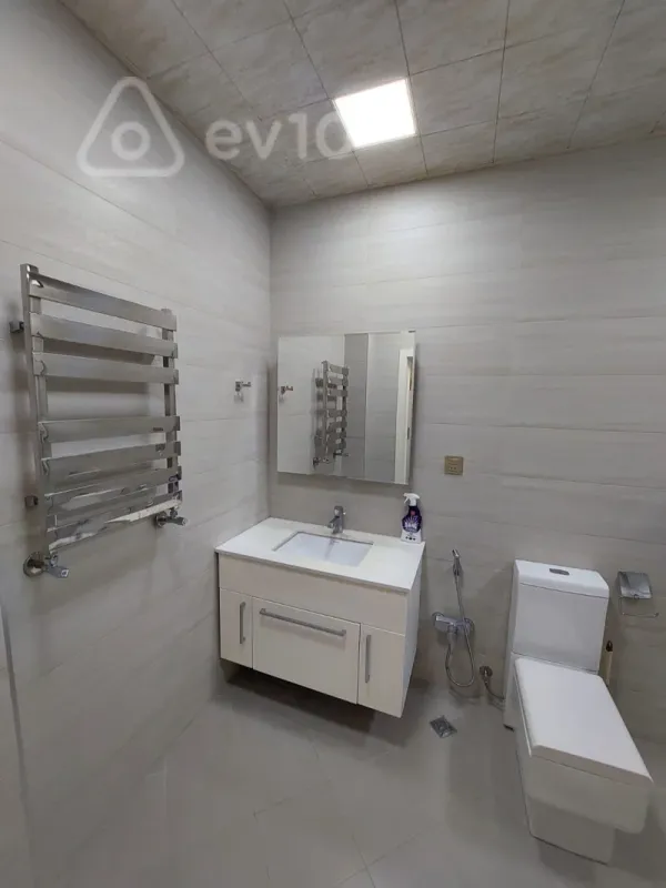 Kirayə verilir 3 otaqlı yeni tikili 145 m²