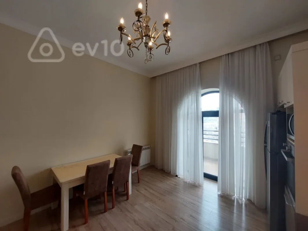 Kirayə verilir 3 otaqlı yeni tikili 145 m²