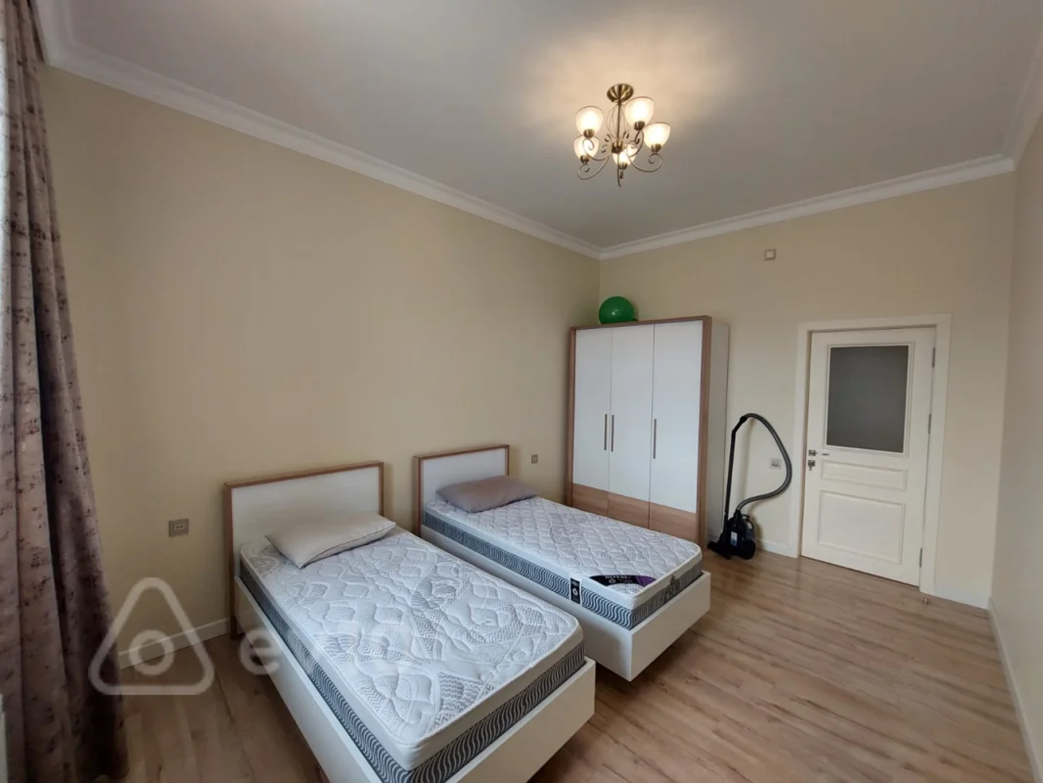 Kirayə verilir 3 otaqlı yeni tikili 145 m²