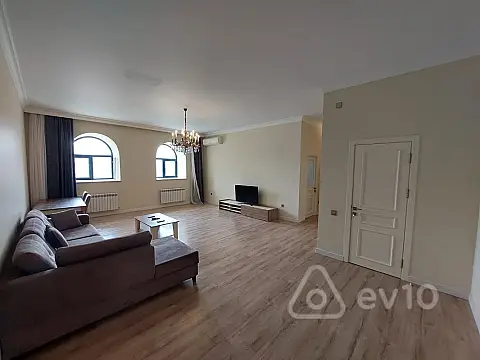 Kirayə verilir 3 otaqlı yeni tikili 145 m²