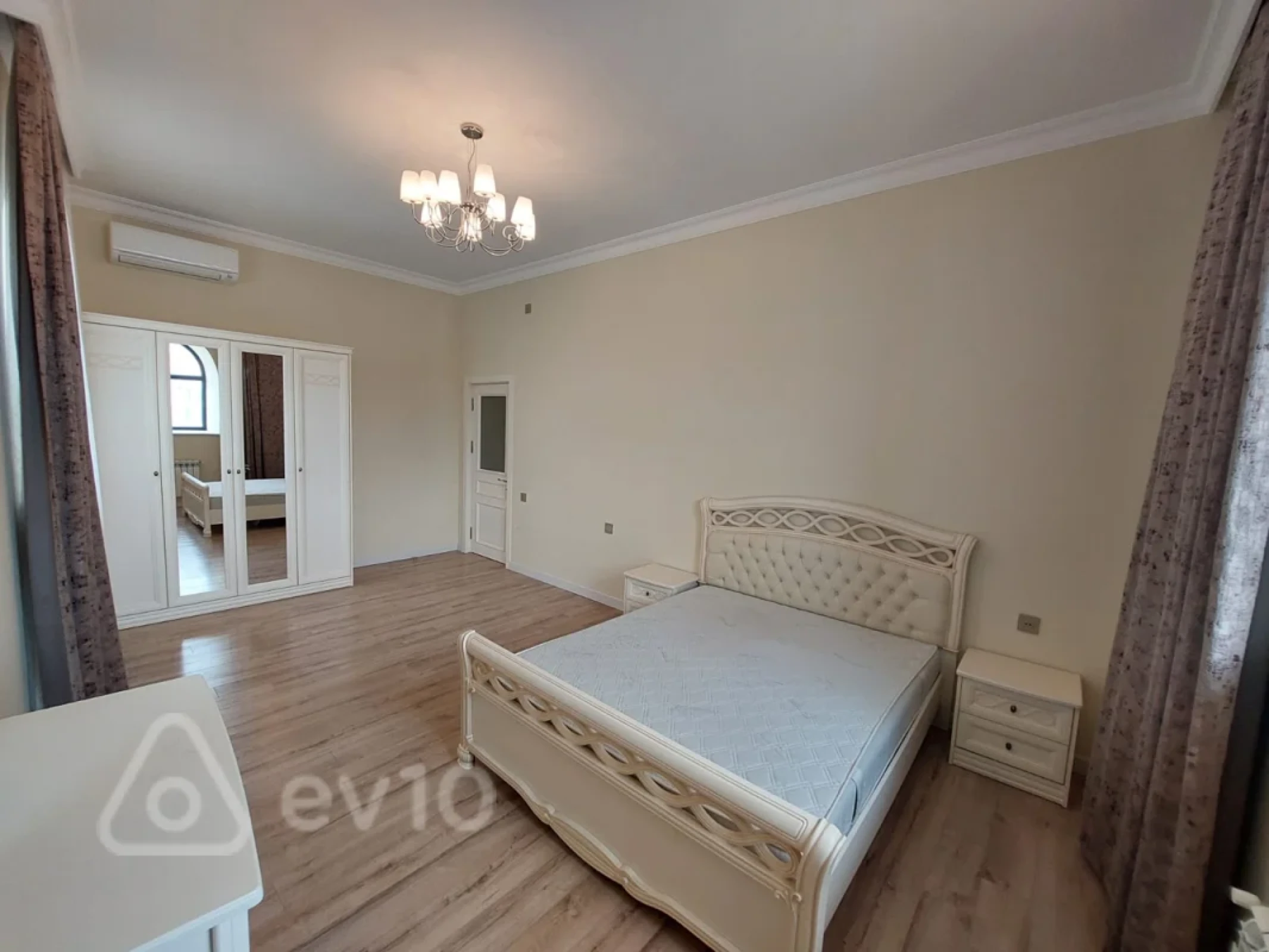 Kirayə verilir 3 otaqlı yeni tikili 145 m²