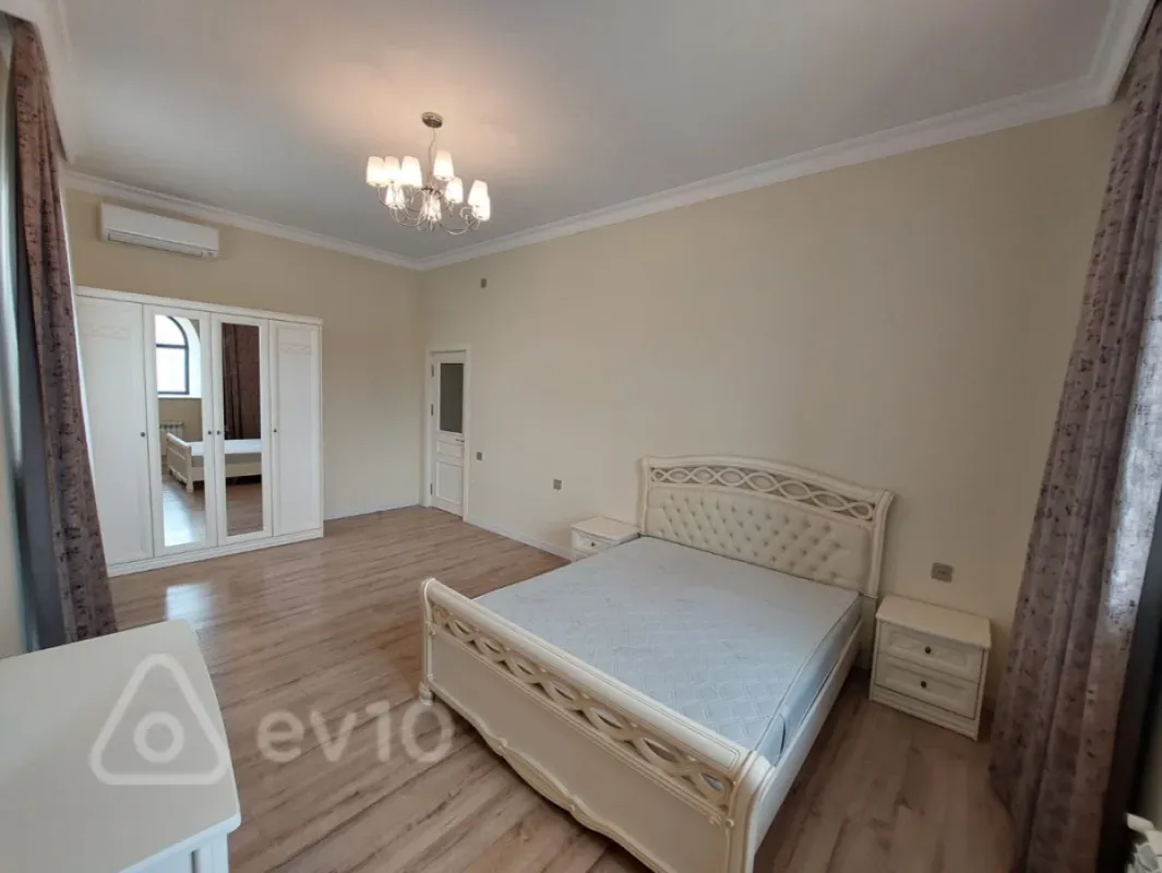 Kirayə verilir 3 otaqlı yeni tikili 145 m²