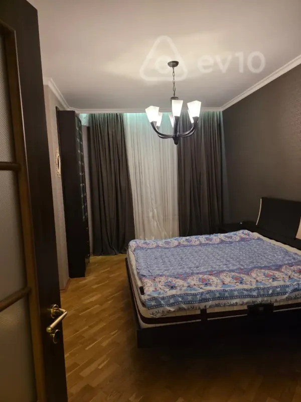 Kirayə verilir 4 otaqlı yeni tikili 140 m²