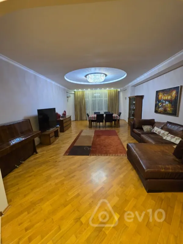 Kirayə verilir 4 otaqlı yeni tikili 140 m²