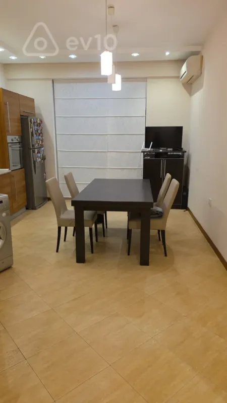 Kirayə verilir 4 otaqlı yeni tikili 140 m²