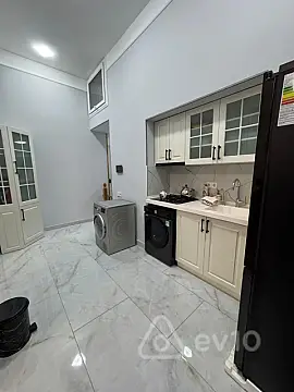 Kirayə verilir 2 otaqlı köhnə tikili 80 m²