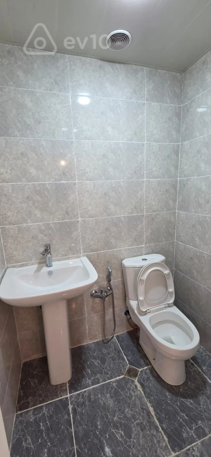 Kirayə verilir 2 otaqlı yeni tikili 75 m²