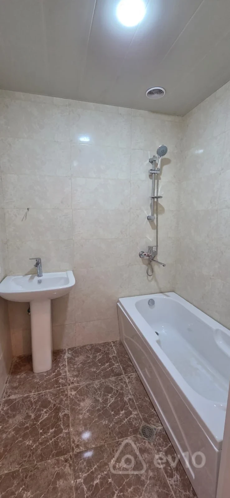 Kirayə verilir 2 otaqlı yeni tikili 75 m²