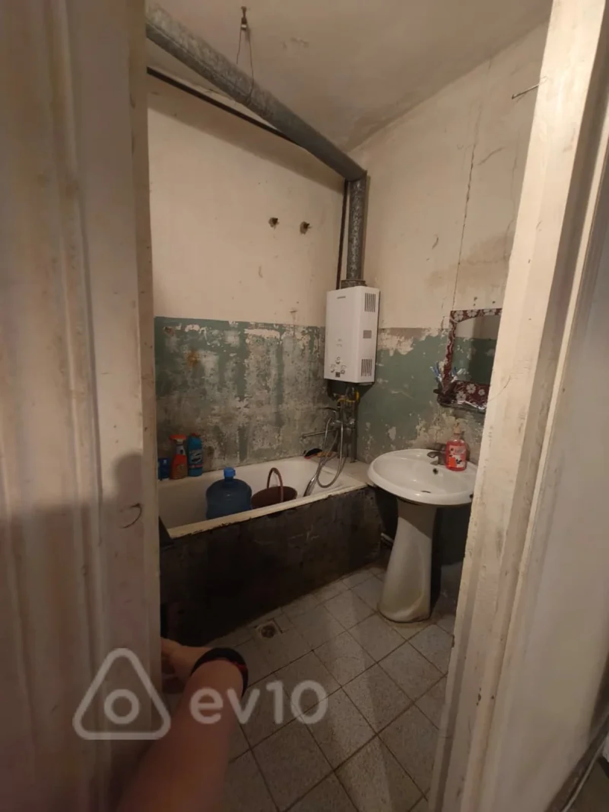 Satılır 2 otaqlı köhnə tikili 65 m²