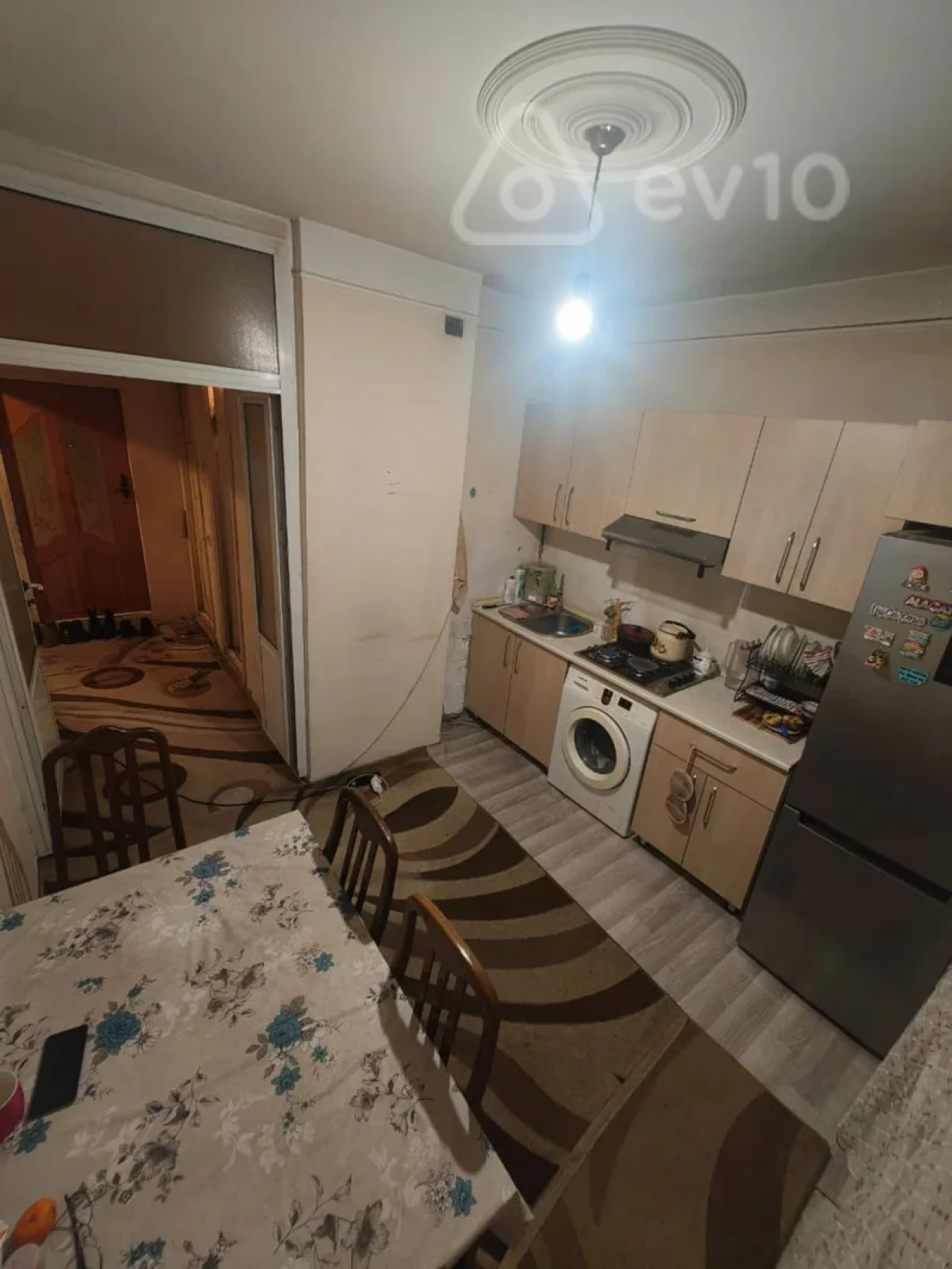 Satılır 2 otaqlı köhnə tikili 65 m²