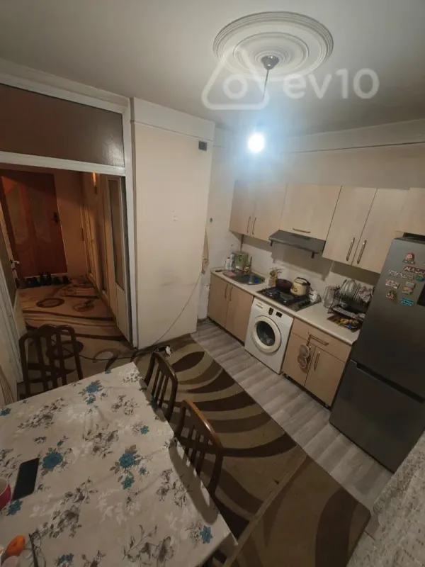 Satılır 2 otaqlı köhnə tikili 65 m²
