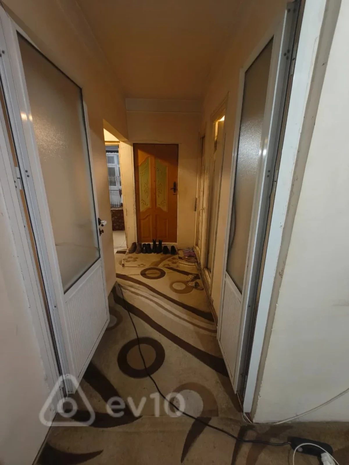 Satılır 2 otaqlı köhnə tikili 65 m²