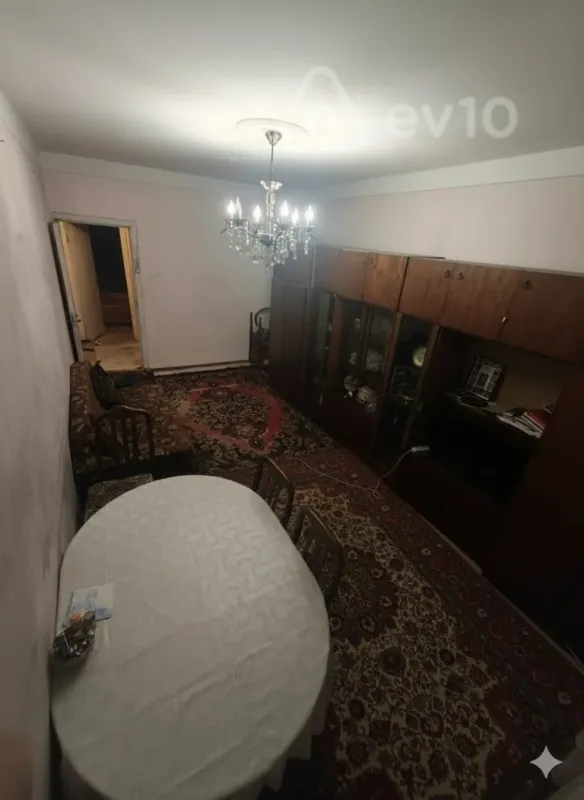 Satılır 2 otaqlı köhnə tikili 65 m²