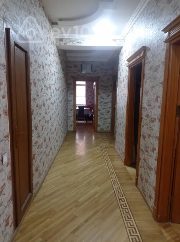 Kirayə verilir 3 otaqlı yeni tikili 120 m²