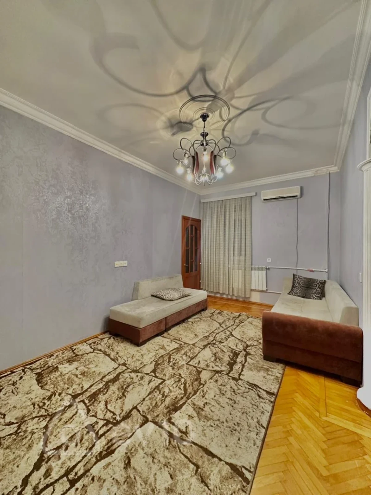 Kirayə verilir 2 otaqlı köhnə tikili 75 m²