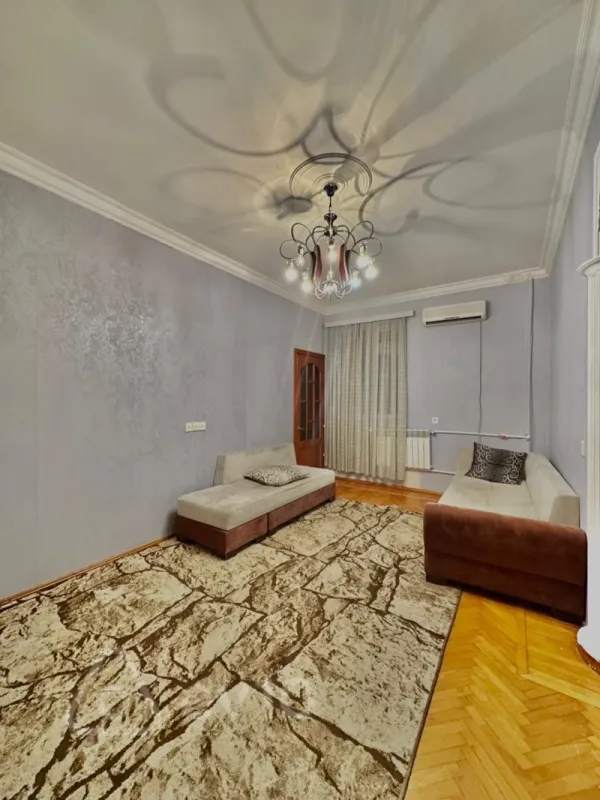 Kirayə verilir 2 otaqlı köhnə tikili 75 m²
