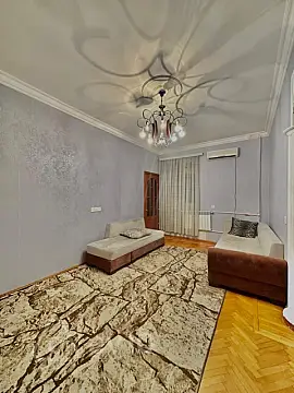 Kirayə verilir 2 otaqlı köhnə tikili 75 m²