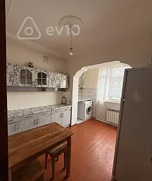 Kirayə verilir 2 otaqlı köhnə tikili 75 m²