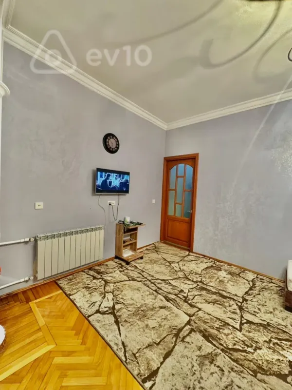 Kirayə verilir 2 otaqlı köhnə tikili 75 m²