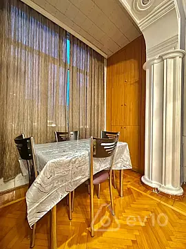 Kirayə verilir 2 otaqlı köhnə tikili 75 m²