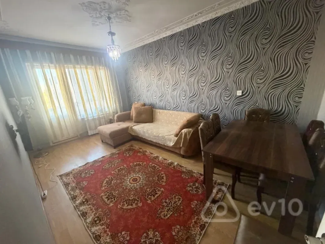 Kirayə verilir 3 otaqlı köhnə tikili 75 m²