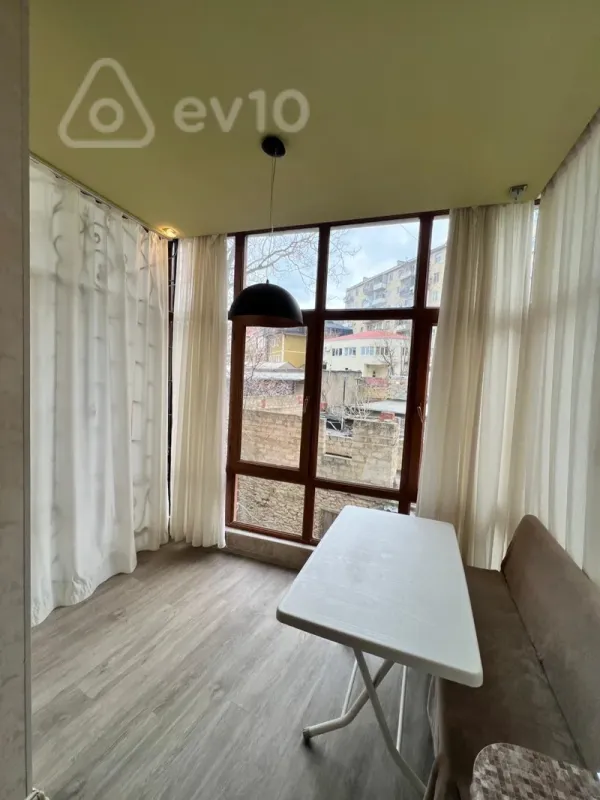 Kirayə verilir 2 otaqlı köhnə tikili 65 m²