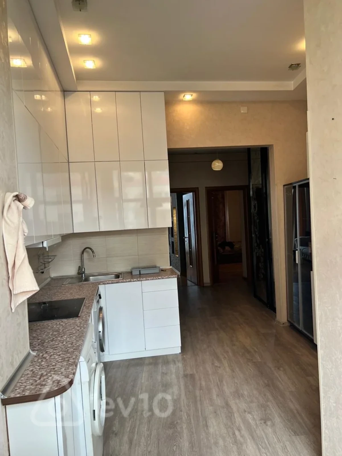 Kirayə verilir 2 otaqlı köhnə tikili 65 m²