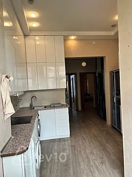 Kirayə verilir 2 otaqlı köhnə tikili 65 m²
