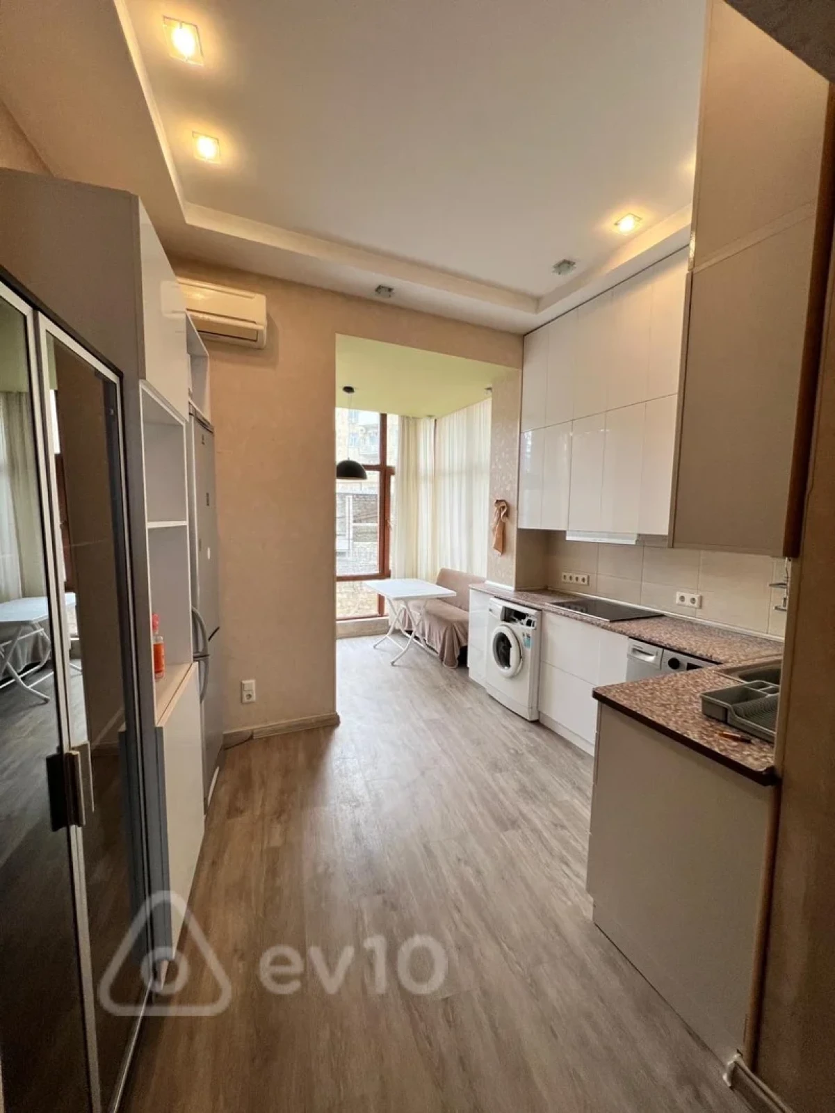 Kirayə verilir 2 otaqlı köhnə tikili 65 m²