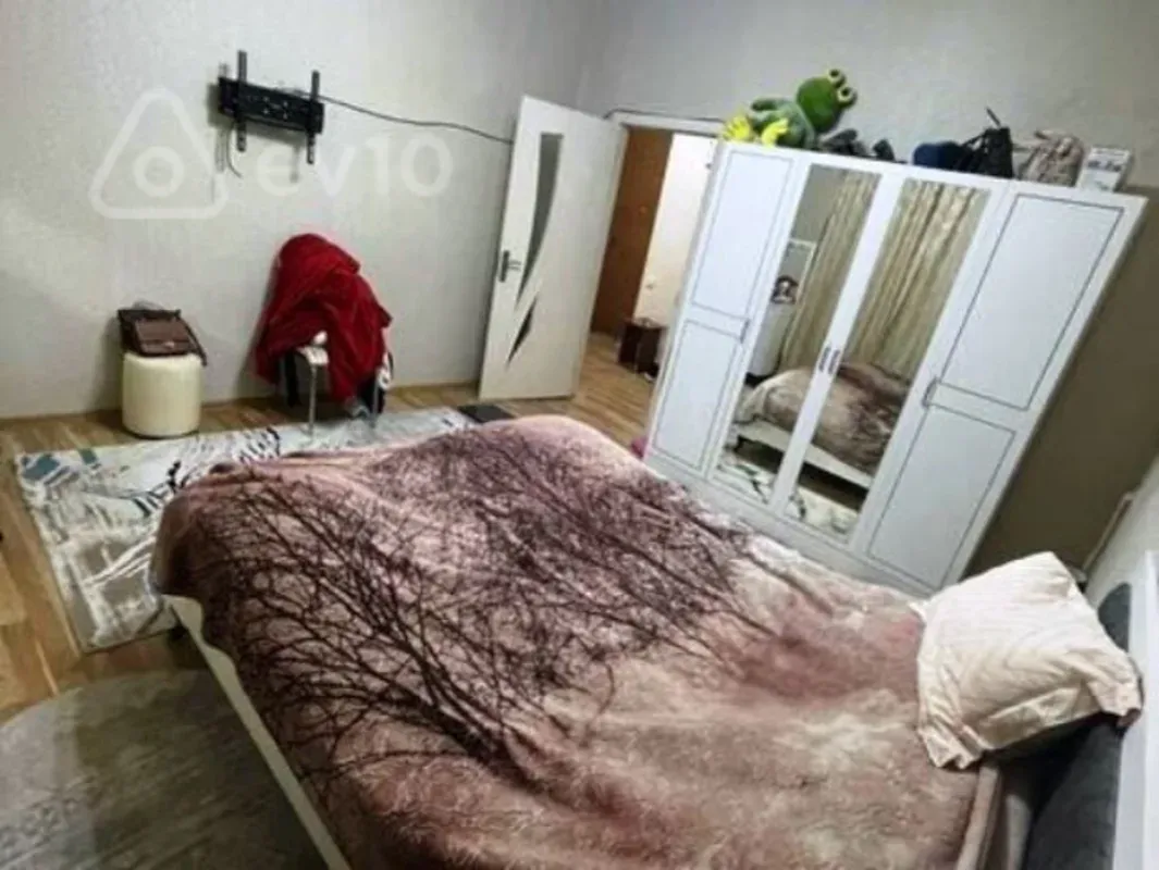 Kirayə verilir 2 otaqlı köhnə tikili 50 m²