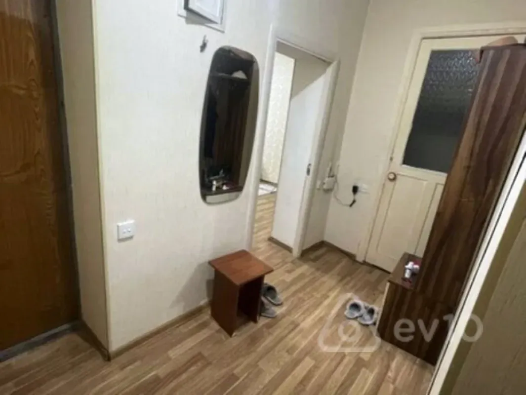 Kirayə verilir 2 otaqlı köhnə tikili 50 m²