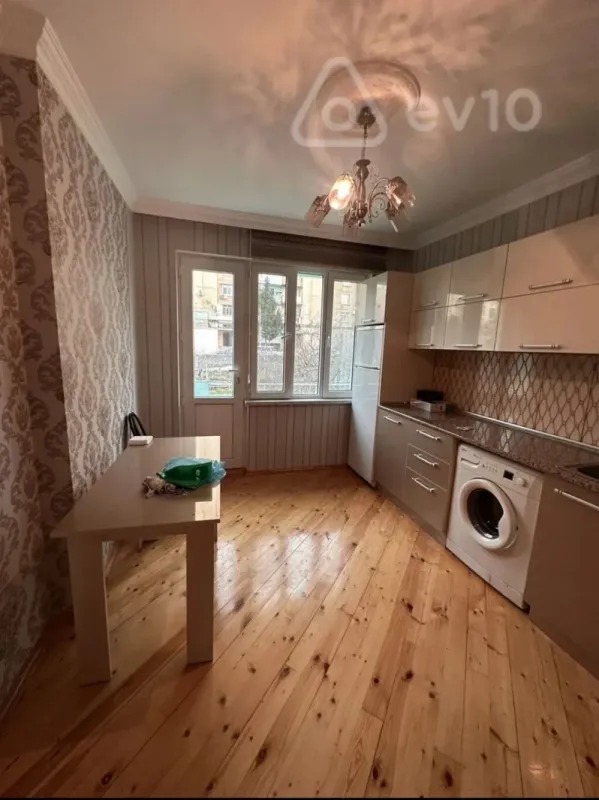 Kirayə verilir 2 otaqlı köhnə tikili 68 m²